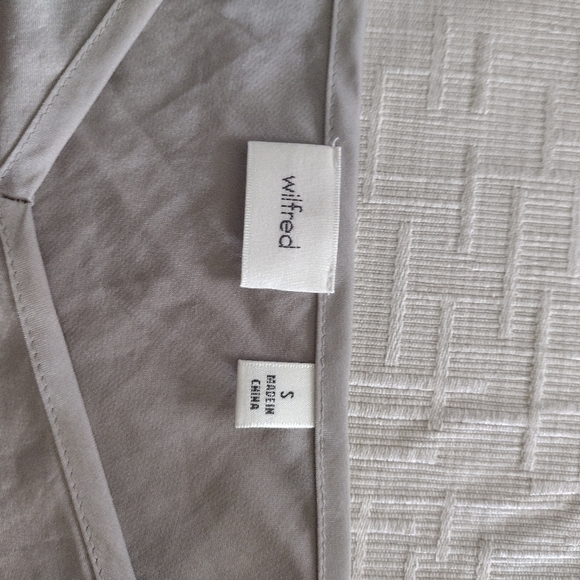 Wilfred Small Slip Dress Women's Champagne V Neck Cami Adjustable Straps Aritzia - Picture 4 of 8